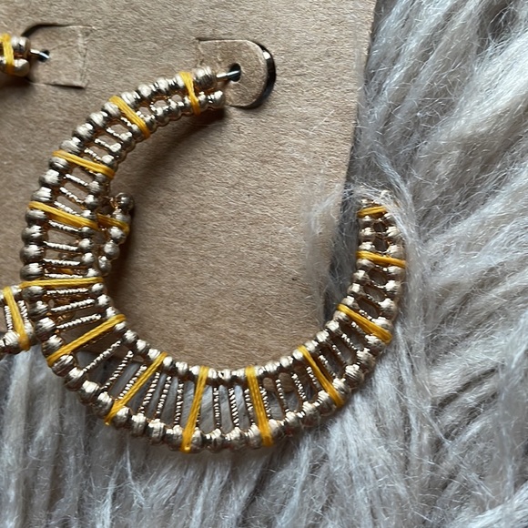 NWT gold hoop earrings with thread detail - Picture 6 of 9